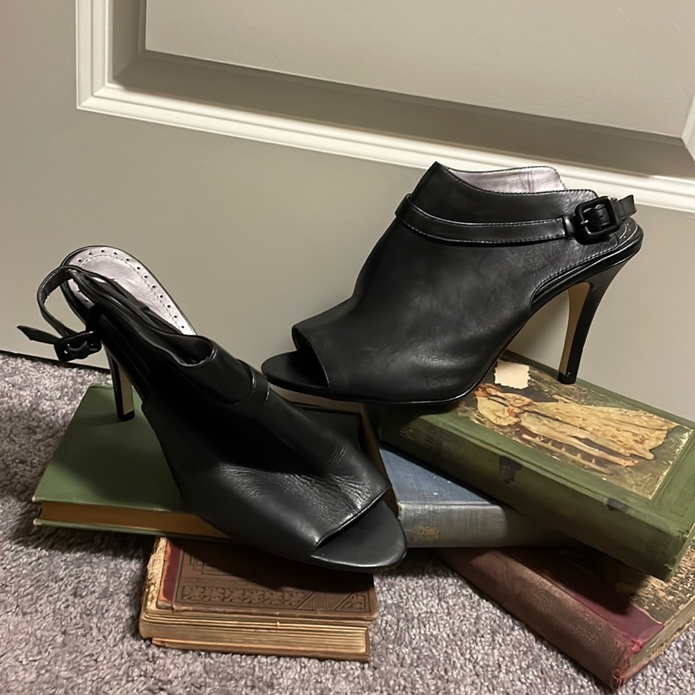 Adrienne Vittadini Black Gideon Booties 11M Leather Peep Toe Buckle